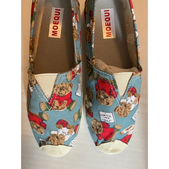 Christmas Bear Canvas shoes by Moequi Size 8 Brand New slip on size 8 sh… - Picture 2 of 12